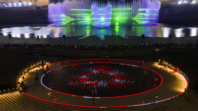 Du khách ấn tượng với những màn trình diễn âm thanh, ánh sáng đặc sắc tại MerryLand Quy Nhơn